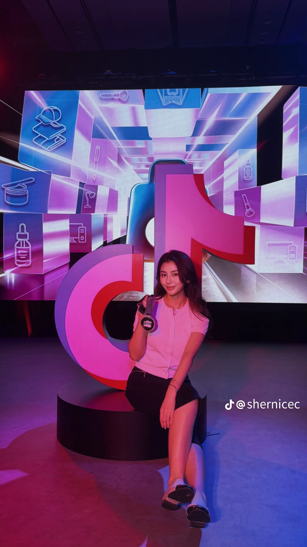 Shernice with the TikTok 6.6 Campaign Award